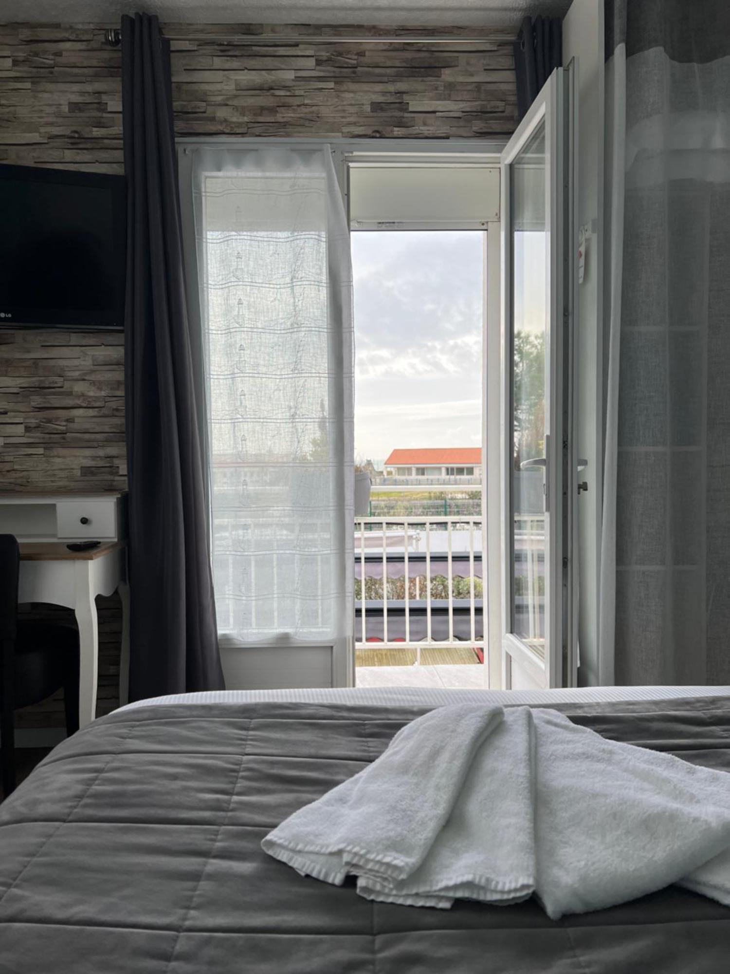 Au Petit Bonheur Hotel La Tranche-sur-Mer Ngoại thất bức ảnh